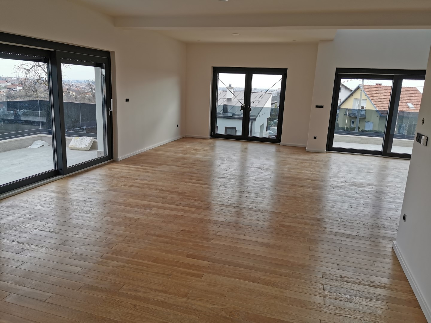 Postavljanje gotovog parketa